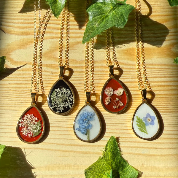 Gold Pendant Necklaces